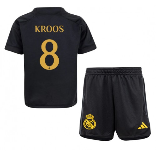 Otroški Nogometni dresi Real Madrid Toni Kroos #8 Tretji 2023-24 Kratek Rokav (+ Kratke hlače)